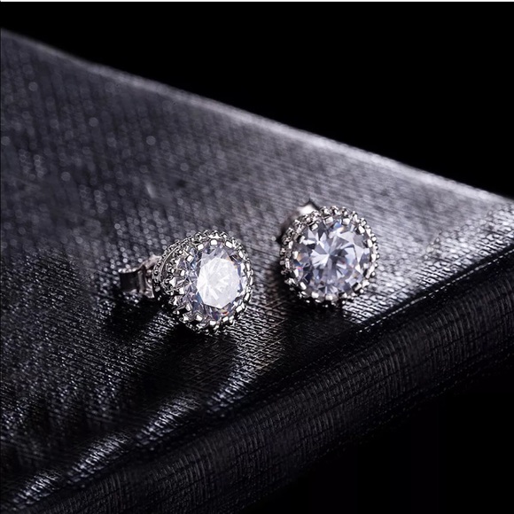 Swarovski Crystals Stud Earrings 14k White Gold, NICE EARRINGS, CUTE EARRINGS - Picture 8 of 8